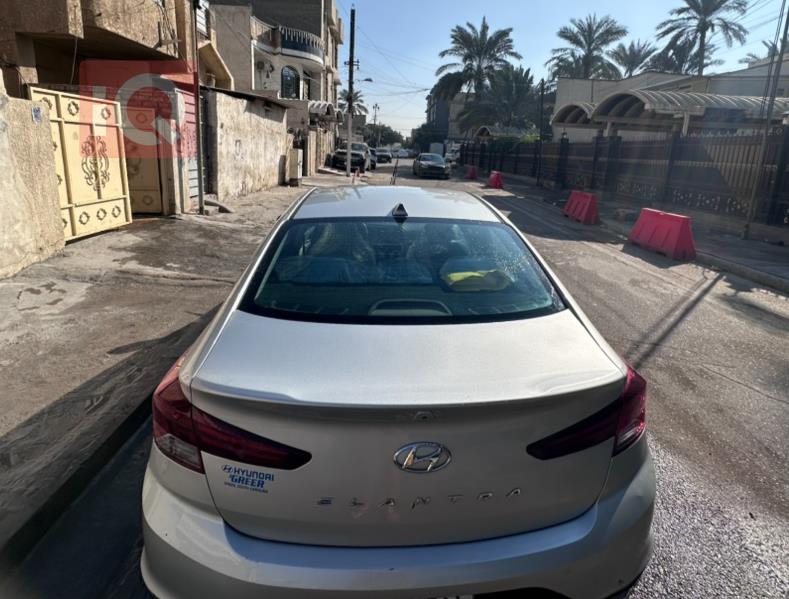 هیوندای ئەلەنترا